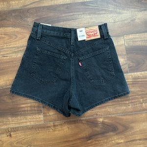 NWT Levi’s High Waisted Mom Shorts Black 26